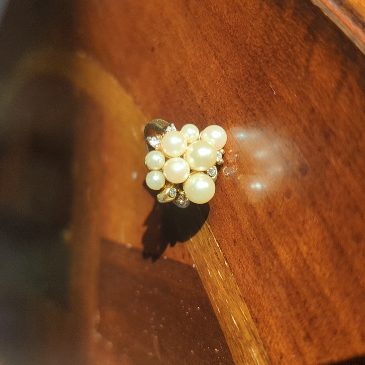 Roman Marked Gold Tone Pearl/Diamond Ring